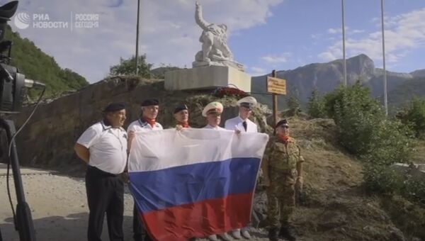 Открытие памятника погибшему в Сирии офицеру Прохоренко в Италии. Стоп-кадр с видео Открытие памятника погибшему в Сирии офицеру Прохоренко в Италии. Стоп-кадр с видео