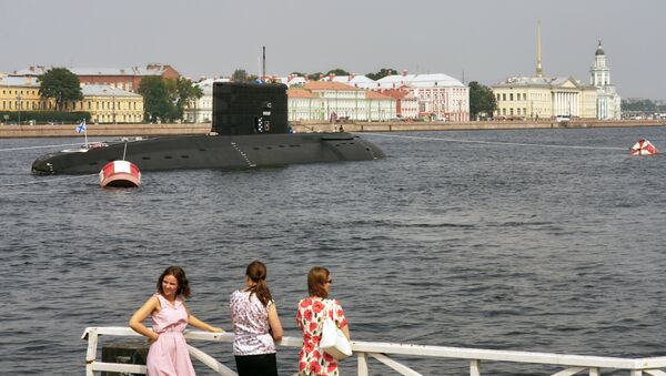 Дизель-электрическая подводная лодка Краснодар в акватории реки Невы. 26 июля 2016 Дизель-электрическая подводная лодка Краснодар в акватории реки Невы. 26 июля 2016