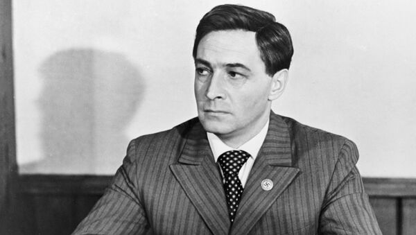 Вячеслав Тихонов в роли Штирлица в фильме Семнадцать мгновений весны Вячеслав Тихонов в роли Штирлица в фильме Семнадцать мгновений весны