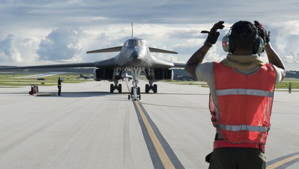 Стратегический бомбардировщик B-1B Lancer на базе ВВС США на Гуаме. 26 июля 2017 Стратегический бомбардировщик B-1B Lancer на базе ВВС США на Гуаме. 26 июля 2017