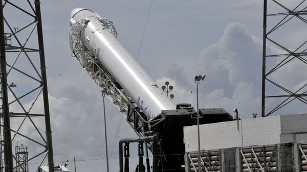 Ракета SpaceX Falcon 9 с космическим кораблем Dragon Ракета SpaceX Falcon 9 с космическим кораблем Dragon