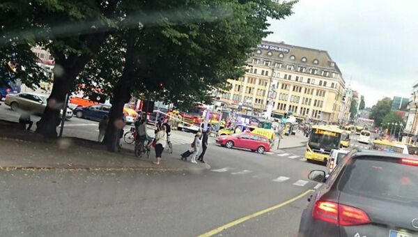 Автомобили спецслужб на Рыночной площади в Турку. 18 августа 2017 Автомобили спецслужб на Рыночной площади в Турку. 18 августа 2017