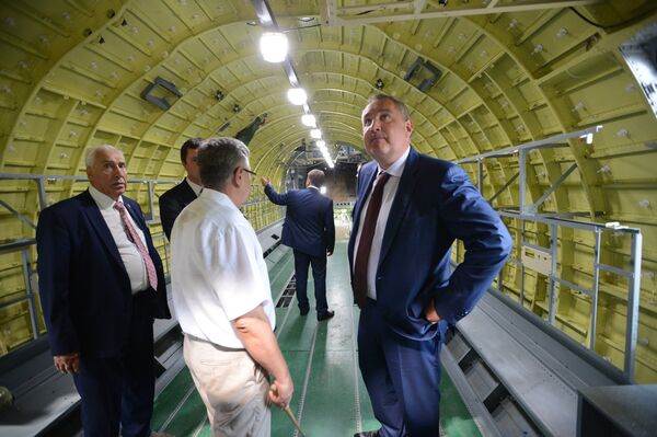 Заместитель председателя правительства РФ Дмитрий Рогозин во время посещения авиазавода ПАО ВАСО в Воронеже. 19 августа 2017 Заместитель председателя правительства РФ Дмитрий Рогозин во время посещения авиазавода ПАО ВАСО в Воронеже. 19 августа 2017