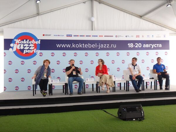 Пресс-конференция представителей Зиновьевского клуба в Коктебеле. 20 августа 2017 Пресс-конференция представителей Зиновьевского клуба в Коктебеле. 20 августа 2017