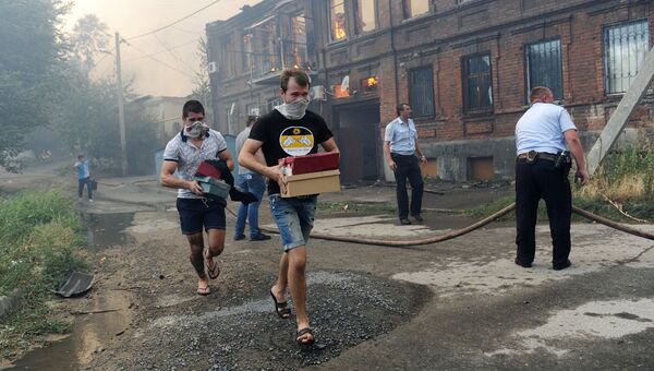 Пожар на территории жилого сектора в Ростове-на-Дону Пожар на территории жилого сектора в Ростове-на-Дону