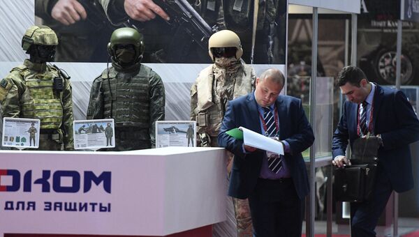 Образцы бронекостюмов для военнослужащих на международном военно-техническом форуме Армия-2017 в Московской области Образцы бронекостюмов для военнослужащих на международном военно-техническом форуме Армия-2017 в Московской области