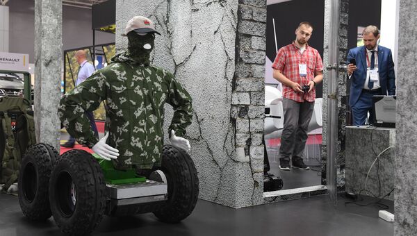 Прототип тактического тренажера Подвижная радиоуправляемая мишень на международном военно-техническом форуме Армия-2017 в Московской области Прототип тактического тренажера Подвижная радиоуправляемая мишень на международном военно-техническом форуме Армия-2017 в Московской области