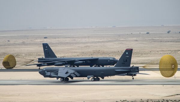 Американский стратегический бомбардировщик B-52 Стратофортресс на авиабазе Аль-Удейд в Катаре Американский стратегический бомбардировщик B-52 Стратофортресс на авиабазе Аль-Удейд в Катаре