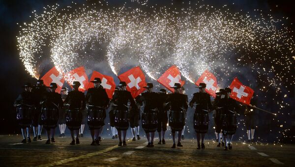Барабанщики Top Secret Drum Corps на торжественной церемонии открытия X Международного военно-музыкального фестиваля Спасская башня в Москве Барабанщики Top Secret Drum Corps на торжественной церемонии открытия X Международного военно-музыкального фестиваля Спасская башня в Москве