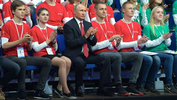 Президент РФ Владимир Путин принимает участие во всероссийском открытом уроке Россия, устремлённая в будущее в Ярославле. 1 сентября 2017 Президент РФ Владимир Путин принимает участие во всероссийском открытом уроке Россия, устремлённая в будущее в Ярославле. 1 сентября 2017