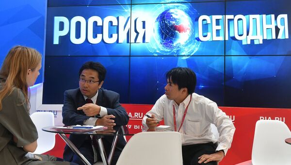 Глава московского представительства японской ассоциации по торговле с Россией и новыми независимыми государствами Саито Даисукэ во время интервью у стенда Международного мультимедийного пресс-центра МИА Россия сегодня на площадке ВЭФ-2017 Глава московского представительства японской ассоциации по торговле с Россией и новыми независимыми государствами Саито Даисукэ во время интервью у стенда Международного мультимедийного пресс-центра МИА Россия сегодня на площадке ВЭФ-2017