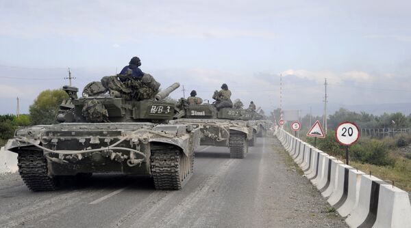 В сторону Цхинвали движутся грузинские танки и пехота В сторону Цхинвали движутся грузинские танки и пехота