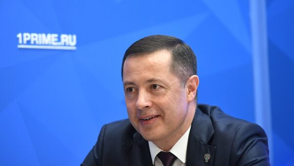 Глава Росприроднадзора России Артем Сидоров во время интервью у стенда Международного мультимедийного пресс-центра МИА Россия сегодня на площадке III ВЭФ-2017 во Владивостоке Глава Росприроднадзора России Артем Сидоров во время интервью у стенда Международного мультимедийного пресс-центра МИА Россия сегодня на площадке III ВЭФ-2017 во Владивостоке