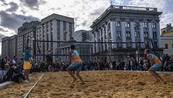 Пляжный волейбол во время празднования Дня города в Москве. 9 сентября 2017 Пляжный волейбол во время празднования Дня города в Москве. 9 сентября 2017