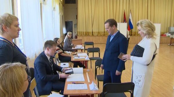 Дмитрий и Светлана Медведевы проголосовали на муниципальных выборах в Москве Дмитрий и Светлана Медведевы проголосовали на муниципальных выборах в Москве