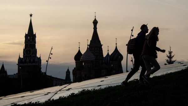 Спасская башня Московского Кремля и храм Василия Блаженного Спасская башня Московского Кремля и храм Василия Блаженного