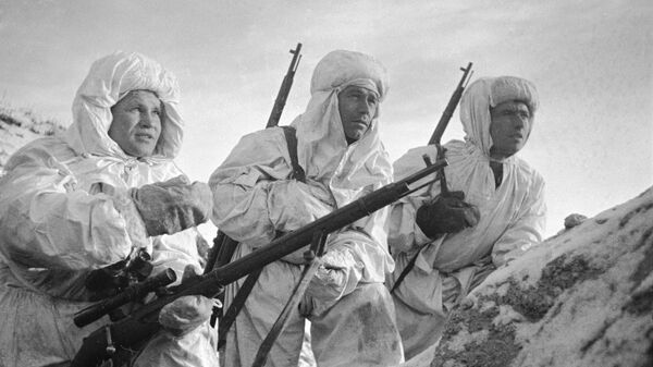 Снайпер Герой Советского Союза Василий Зайцев во время боев за Сталинград Снайпер Герой Советского Союза Василий Зайцев во время боев за Сталинград