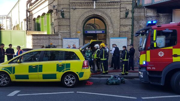 Возле станции метро Parsons Green в Лондоне после взрыва. 15 сентября 2017 Возле станции метро Parsons Green в Лондоне после взрыва. 15 сентября 2017