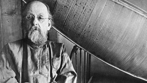 Советский ученый Константин Циолковский, 1933 год Советский ученый Константин Циолковский, 1933 год