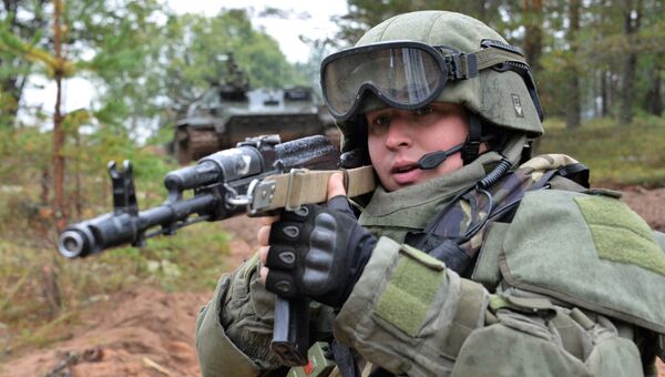 Военнослужащий штурмового инженерно-саперного подразделения вооруженных сил РФ во время учений Запад-2017 Военнослужащий штурмового инженерно-саперного подразделения вооруженных сил РФ во время учений Запад-2017