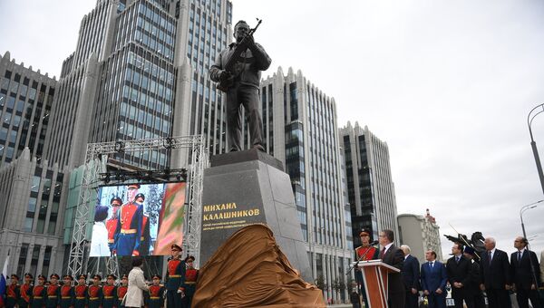 Церемония открытия памятника оружейнику Михаилу Калашникову в Москве. 19 сентября 2017 Церемония открытия памятника оружейнику Михаилу Калашникову в Москве. 19 сентября 2017