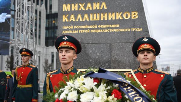 Церемония открытия памятника оружейнику Михаилу Калашникову в Москве Церемония открытия памятника оружейнику Михаилу Калашникову в Москве