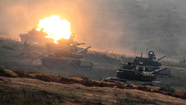 Танки Т-72Б3 на полигоне в Минской области во время совместных стратегических учений Белоруссии и России Запад-2017 Танки Т-72Б3 на полигоне в Минской области во время совместных стратегических учений Белоруссии и России Запад-2017