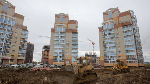 Строительство жилого комплекса и гостиниц рядом со стадионом Мордовия Арена. После чемпионата они тоже станут жилыми домами: часть квартир будет передана в порядке очередности как социальное жилье, построенное с привлечением государственных вложений, многодетным семьям, детям-сиротам, часть, построенная за счет частных инвестиций, продана. Строительство жилого комплекса и гостиниц рядом со стадионом Мордовия Арена. После чемпионата они тоже станут жилыми домами: часть квартир будет передана в порядке очередности как социальное жилье, построенное с привлечением государственных вложений, многодетным семьям, детям-сиротам, часть, построенная за счет частных инвестиций, продана.