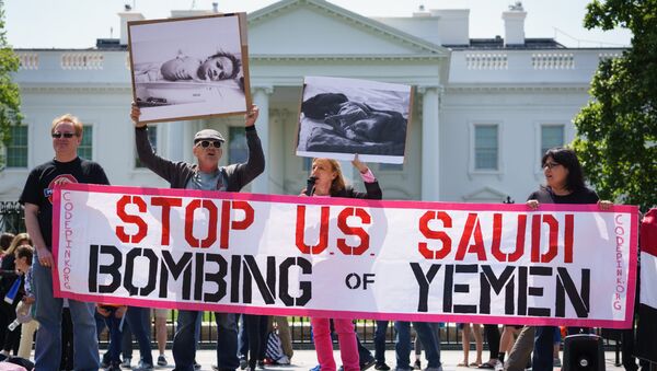 Акция протеста с призывом прекратить бомбардировки Йемена перед Белым домом в США. 13 апреля 2017 Акция протеста с призывом прекратить бомбардировки Йемена перед Белым домом в США. 13 апреля 2017