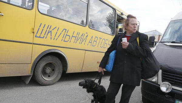Во время эвакуации населения в городе Калиновка в 20 км от места взрыва боеприпасов. 27 сентября 2017 Во время эвакуации населения в городе Калиновка в 20 км от места взрыва боеприпасов. 27 сентября 2017