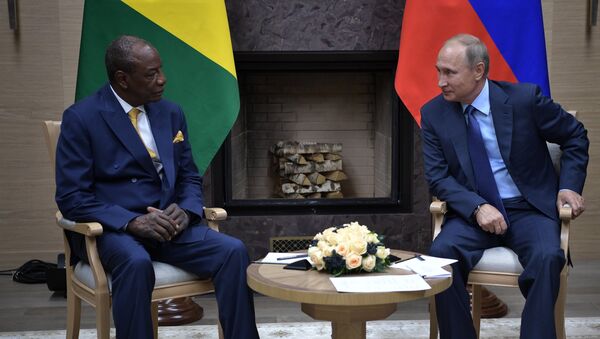 Президент Гвинейской Республики, действующий председатель Африканского союза Альфа Конде и Владимир Путин во время встречи. 28 сентября 2017 Президент Гвинейской Республики, действующий председатель Африканского союза Альфа Конде и Владимир Путин во время встречи. 28 сентября 2017
