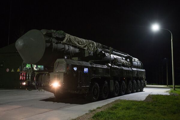 ПГРК Ярс Новосибирского ракетного соединения перед выходом на маршруты боевого патрулирования ПГРК Ярс Новосибирского ракетного соединения перед выходом на маршруты боевого патрулирования