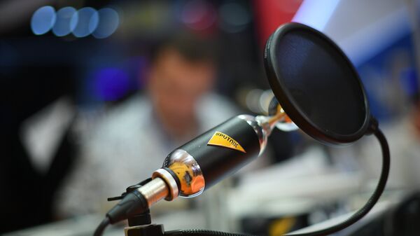 Микрофон в студии радио Sputnik Микрофон в студии радио Sputnik