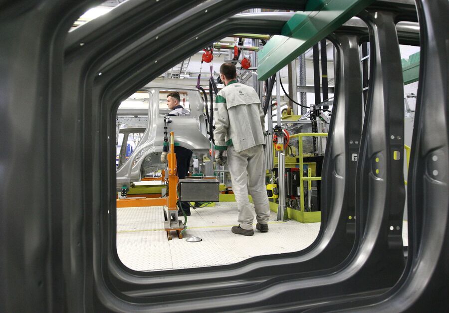 В одном из цехов Горьковского автомобильного завода Группы ГАЗ в Нижнем Новгороде В одном из цехов Горьковского автомобильного завода Группы ГАЗ в Нижнем Новгороде