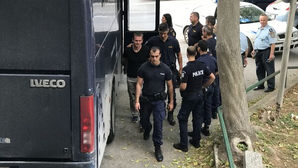 Александр Винник в сопровождении греческой полиции Александр Винник в сопровождении греческой полиции