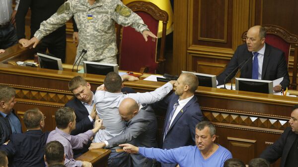Депутаты на заседании Верховной рады Украины в Киеве