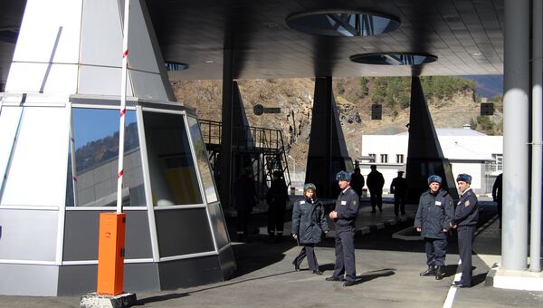 Автомобильный пункт пропуска Верхний Ларс на грузино-российской границе Автомобильный пункт пропуска Верхний Ларс на грузино-российской границе
