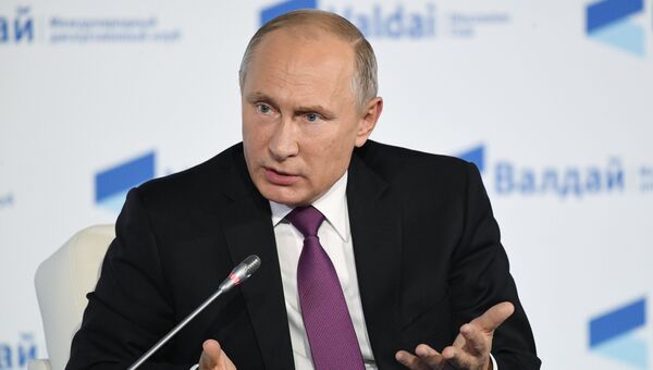 Президент РФ Владимир Путин на итоговой сессии Международного дискуссионного клуба Валдай. 19 октября 2017 Президент РФ Владимир Путин на итоговой сессии Международного дискуссионного клуба Валдай. 19 октября 2017