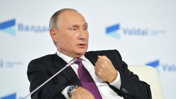 Президент РФ Владимир Путин принимает участие в итоговой сессии Международного дискуссионного клуба Валдай. 19 октября 2017 Президент РФ Владимир Путин принимает участие в итоговой сессии Международного дискуссионного клуба Валдай. 19 октября 2017
