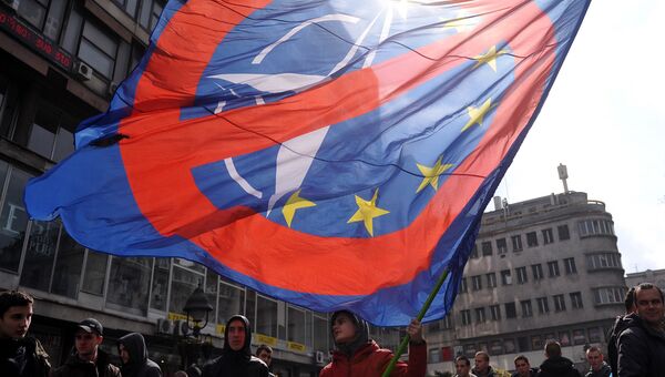 Митинг против НАТО в Белграде. Архивное фото Митинг против НАТО в Белграде. Архивное фото