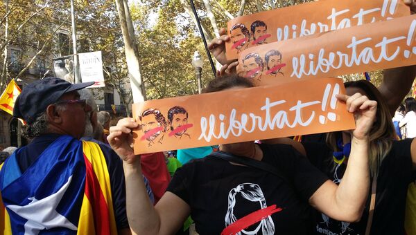 Акция у здания парламента Каталонии в поддержку провозглашения независимости. 27 октября 2017 Акция у здания парламента Каталонии в поддержку провозглашения независимости. 27 октября 2017