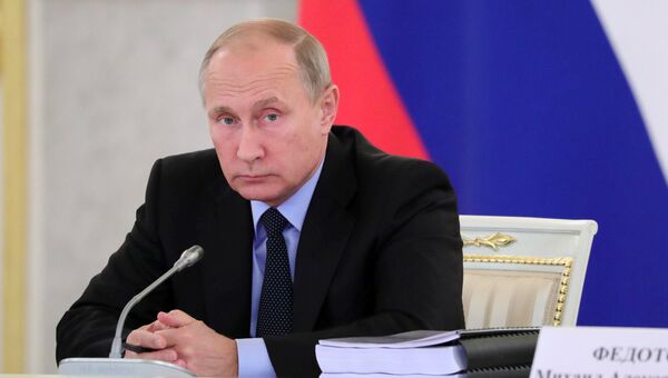 Президент РФ Владимир Путин на заседании Совета по развитию гражданского общества и правам человека. 30 октября 2017 Президент РФ Владимир Путин на заседании Совета по развитию гражданского общества и правам человека. 30 октября 2017