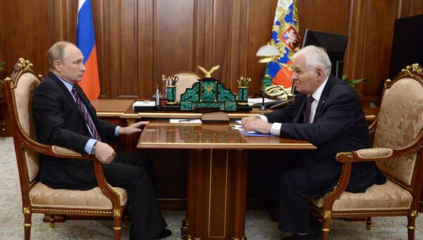 Владимир Путин и директор НИИ неотложной детской хирургии и травматологии, президент Национальной медицинской палаты Леонид Рошаль во время встречи. 31 октября 2017 Владимир Путин и директор НИИ неотложной детской хирургии и травматологии, президент Национальной медицинской палаты Леонид Рошаль во время встречи. 31 октября 2017
