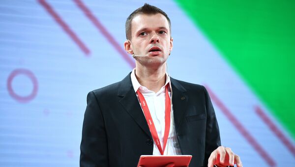 Сергей Плуготаренко выступает на открытии Russian Internet Week Сергей Плуготаренко выступает на открытии Russian Internet Week