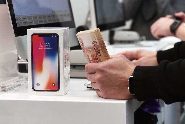 Старт продаж iPhone X в магазине re:Store на Тверской улице в Москве. 3 ноября 2017 Старт продаж iPhone X в магазине re:Store на Тверской улице в Москве. 3 ноября 2017