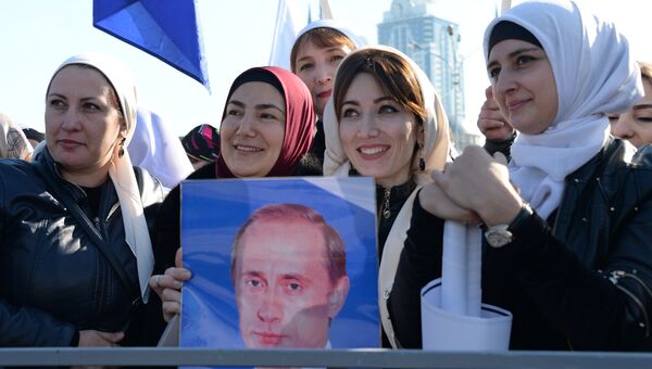 Участники митинга в центре Грозного, посвященного Дню народного единства. 4 ноября 2017 Участники митинга в центре Грозного, посвященного Дню народного единства. 4 ноября 2017