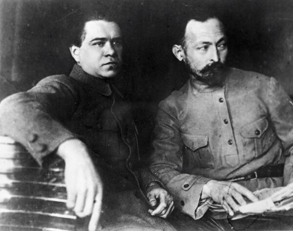 Феликс Дзержинский, председатель ВЧК при СНК РСФСР и его заместитель Яков Петерс Феликс Дзержинский, председатель ВЧК при СНК РСФСР и его заместитель Яков Петерс