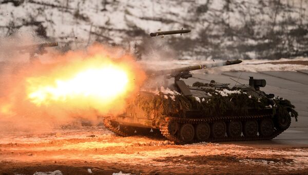 Показательный огневой удар из противотанкового ракетного комплекса Штурм-С на полигоне Луга в Ленинградской области Показательный огневой удар из противотанкового ракетного комплекса Штурм-С на полигоне Луга в Ленинградской области