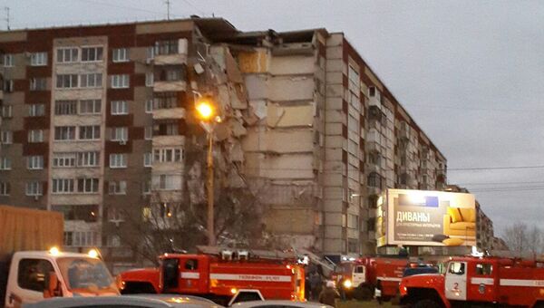 Часть жилого дома обрушилась в Ижевске. 9 ноября 2017 Часть жилого дома обрушилась в Ижевске. 9 ноября 2017