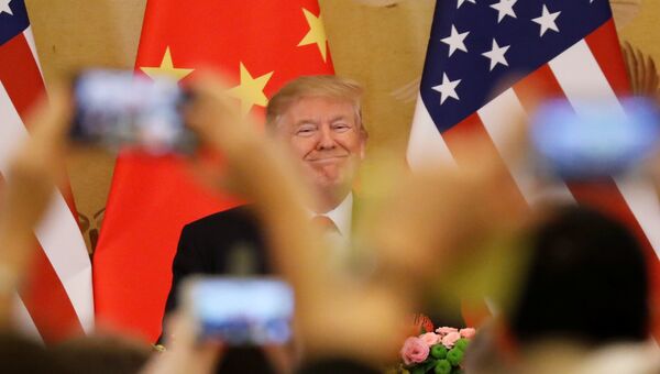Президент США Дональд Трамп во время визита в Китай. 9 ноября 2017 года Президент США Дональд Трамп во время визита в Китай. 9 ноября 2017 года